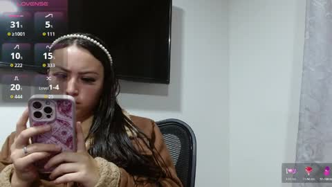 Holly online show from May 5, 2026, 2:19 am