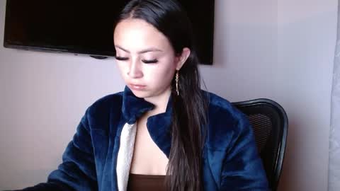 Holly online show from May 8, 2026, 3:01 am