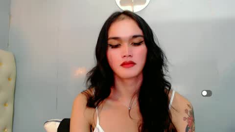 Snapshot of holly_sunshine69 chatting on December 27, 2024, 2:22 pm Apple online show from December 27, 2024, 2:22 pm