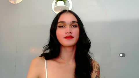 Snapshot of holly_sunshine69 chatting on January 5, 2025, 1:58 pm Apple online show from January 5, 2025, 1:58 pm