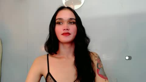 Snapshot of holly_sunshine69 chatting on January 12, 2025, 9:30 am Apple online show from January 12, 2025, 9:30 am