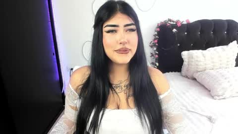 Snapshot of hollycute54 chatting on April 1, 2026, 4:37 pm Holly online show from April 1, 2026, 4:37 pm