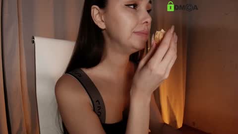 hollyextra online show from March 22, 2026, 4:21 pm