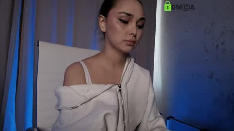 hollyextra online show from April 2, 2026, 2:58 pm