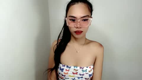 Snapshot of hollyhalo chatting on October 16, 2025, 2:29 pm hollyhalo online show from October 16, 2025, 2:29 pm