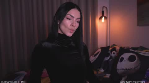 Holly Linder online show from June 6, 2026, 1:43 am