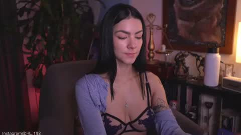 Holly Linder online show from June 14, 2026, 2:24 am