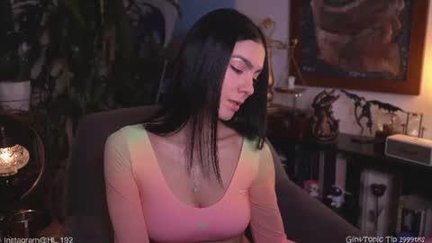 Holly Linder online show from June 20, 2026, 2:14 am