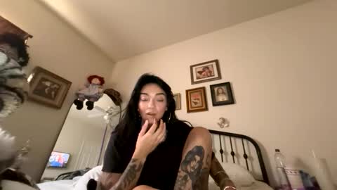 hollymadness online show from April 16, 2026, 9:39 pm