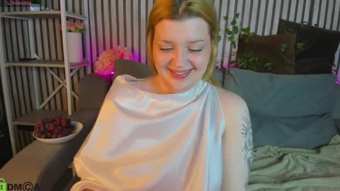 Holly online show from April 11, 2026, 1:32 am