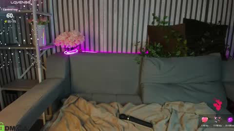 Holly online show from April 14, 2026, 1:44 am