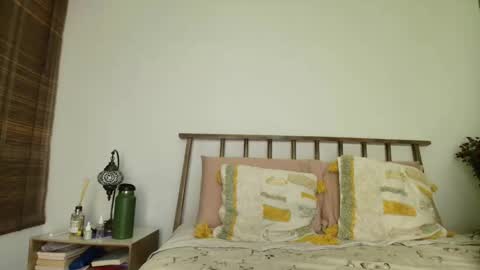 hollyshit_ online show from September 16, 2025, 12:33 am