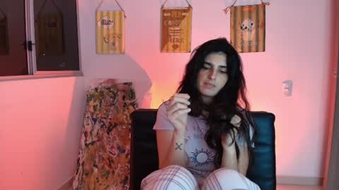hollyshit_ online show from August 9, 2026, 3:23 am