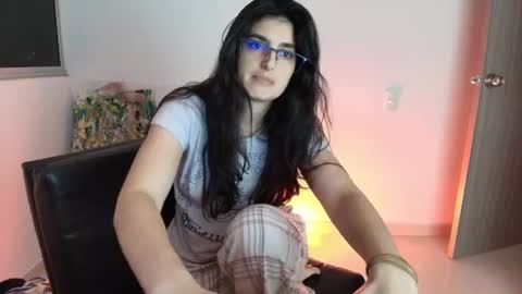 hollyshit_ online show from August 10, 2026, 2:26 am