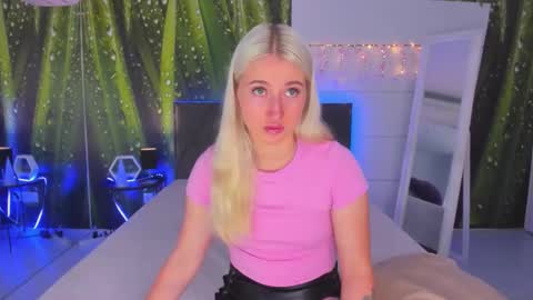Snapshot of hollytaillor chatting on September 20, 2025, 4:57 am HollyTaillor online show from September 20, 2025, 4:57 am