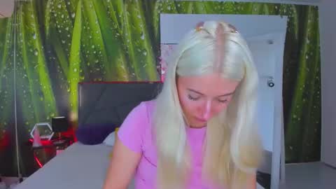 Snapshot of hollytaillor chatting on September 29, 2025, 5:23 am HollyTaillor online show from September 29, 2025, 5:23 am