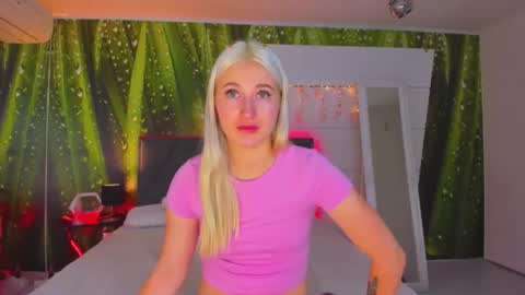 Snapshot of hollytaillor chatting on October 13, 2025, 5:29 am HollyTaillor online show from October 13, 2025, 5:29 am