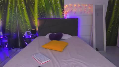Snapshot of hollytaillor chatting on October 16, 2025, 5:30 am HollyTaillor online show from October 16, 2025, 5:30 am