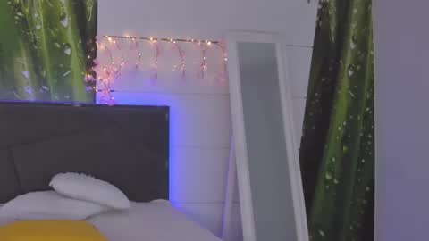 HollyTaillor online show from February 6, 2026, 1:36 pm