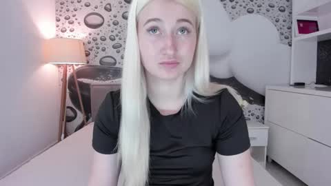 HollyTaillor online show from April 26, 2026, 12:14 pm