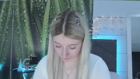 HollyTaillor online show from May 12, 2026, 12:35 pm