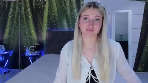 HollyTaillor online show from May 16, 2026, 12:15 pm