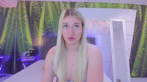 Snapshot of hollytaillor chatting on June 8, 2026, 5:30 am HollyTaillor online show from June 8, 2026, 5:30 am