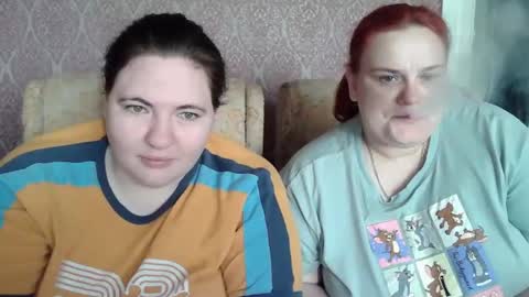 HollyXEva online show from April 11, 2026, 9:35 am