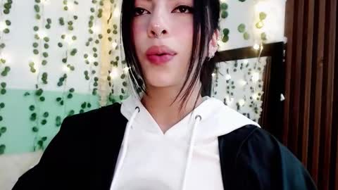 holly online show from January 4, 2025, 12:27 am