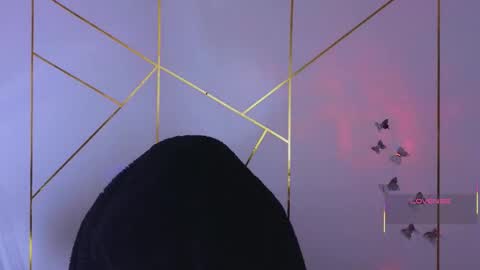 holly online show from November 6, 2025, 1:34 pm