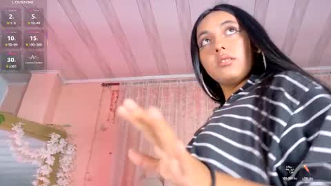 Snapshot of hollyyqueen_ chatting on May 11, 2026, 8:17 pm Hollyy online show from May 11, 2026, 8:17 pm