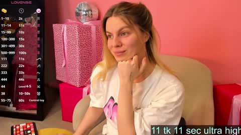 Snapshot of holy_alexa chatting on December 20, 2024, 7:33 am Alexa online show from December 20, 2024, 7:33 am