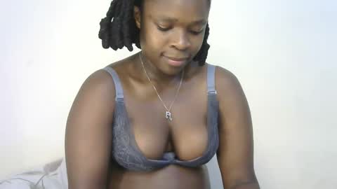 holy_ebony online show from April 18, 2026, 9:04 pm