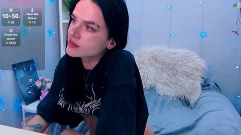 Holy girl online show from November 12, 2025, 2:01 am