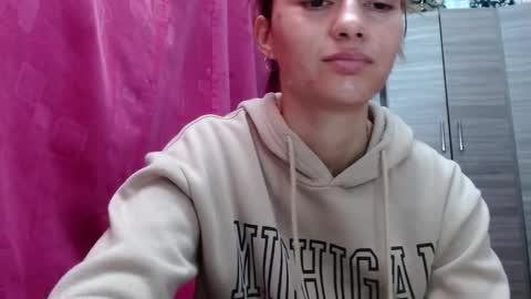 Juli online show from March 4, 2026, 3:56 am