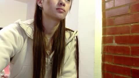 Juli online show from March 23, 2026, 3:32 am