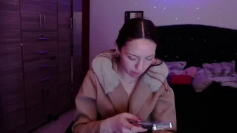 holy_julii online show from June 15, 2026, 2:36 am