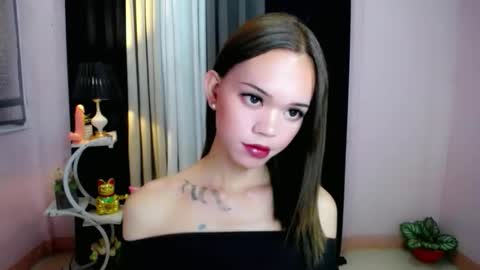 holy_maxine online show from December 3, 2025, 1:31 pm