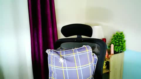 holy_maxine online show from February 3, 2026, 6:11 am