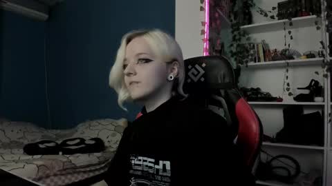 holy_mistresss online show from November 9, 2025, 9:40 am