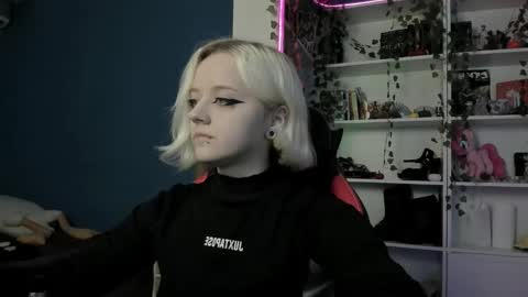 holy_mistresss online show from November 18, 2025, 9:25 am