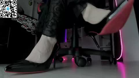 holy_mistresss online show from June 25, 2026, 7:35 am