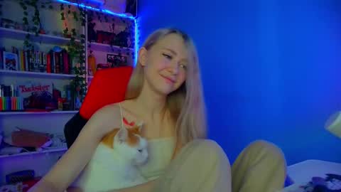 Snapshot of holy_rumi chatting on September 19, 2025, 9:43 am Rumi online show from September 19, 2025, 9:43 am