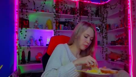 Snapshot of holy_rumi chatting on October 17, 2025, 11:13 am Rumi online show from October 17, 2025, 11:13 am