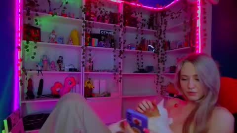 Snapshot of holy_rumi chatting on October 18, 2025, 1:23 pm Rumi online show from October 18, 2025, 1:23 pm