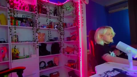 Snapshot of holy_rumi chatting on October 22, 2025, 10:15 am Rumi online show from October 22, 2025, 10:15 am