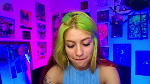 Snapshot of holyeva chatting on December 6, 2024, 12:56 am   online show from December 6, 2024, 12:56 am