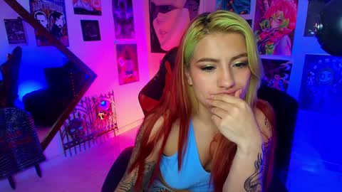 Snapshot of holyeva chatting on December 16, 2024, 11:39 pm   online show from December 16, 2024, 11:39 pm