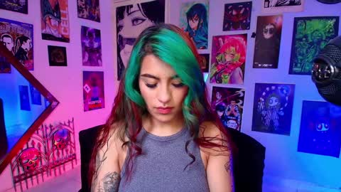 Snapshot of holyeva chatting on January 28, 2025, 5:24 pm   online show from January 28, 2025, 5:24 pm