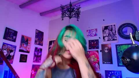 Snapshot of holyeva chatting on January 28, 2025, 8:36 pm   online show from January 28, 2025, 8:36 pm